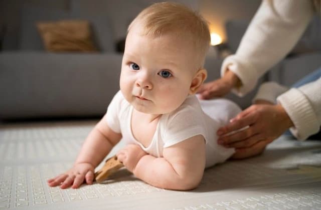 Tummy Time pada Bayi: Praktik Sederhana yang Penting untuk Perkembangan Dini