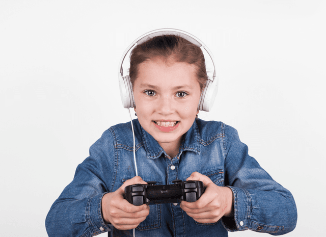 Bahaya Paparan Suara saat Bermain Game pada Pendengaran Anak