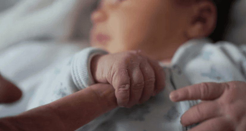 Grasping Reflex pada Bayi: Apa Artinya bagi Perkembangan Anak?