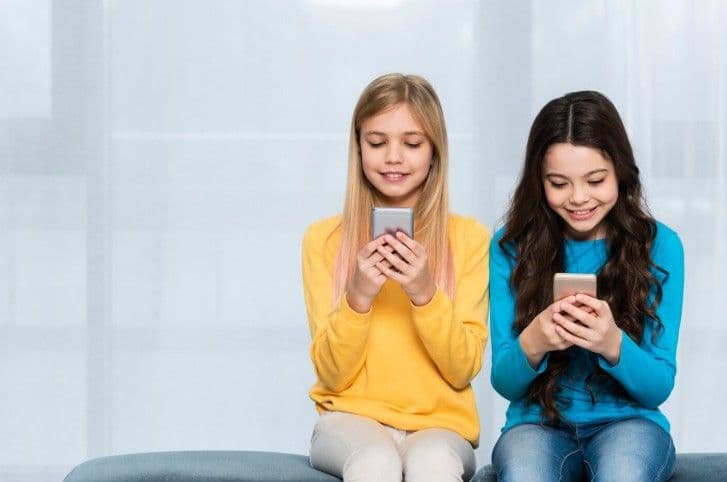 Kepemilikan Smartphone pada Remaja Awal Terbukti Tingkatkan Risiko Depresi dan Obesitas