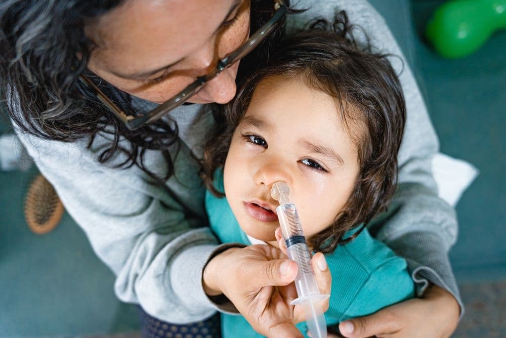 Cuci Hidung pada Anak: Indikasi, Teknik, dan Keamanan Klinis