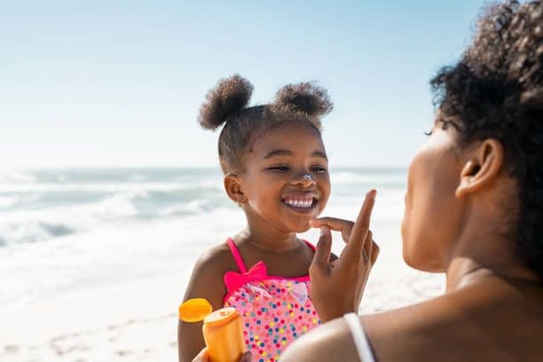 Rekomendasi Penggunaan Sunscreen pada Anak