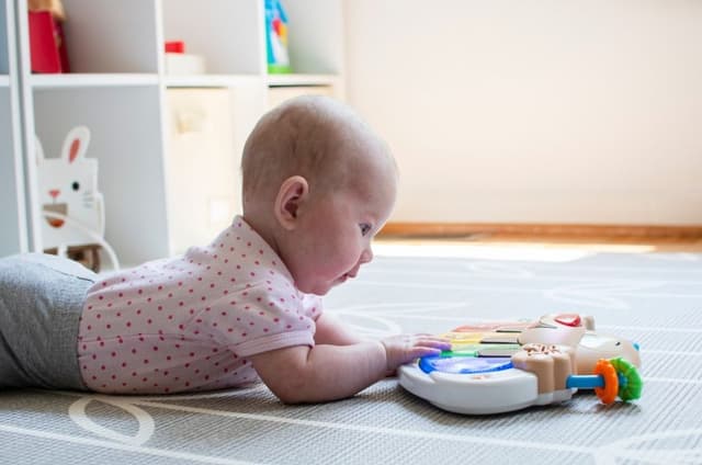 Pentingnya Tummy Time pada Bayi